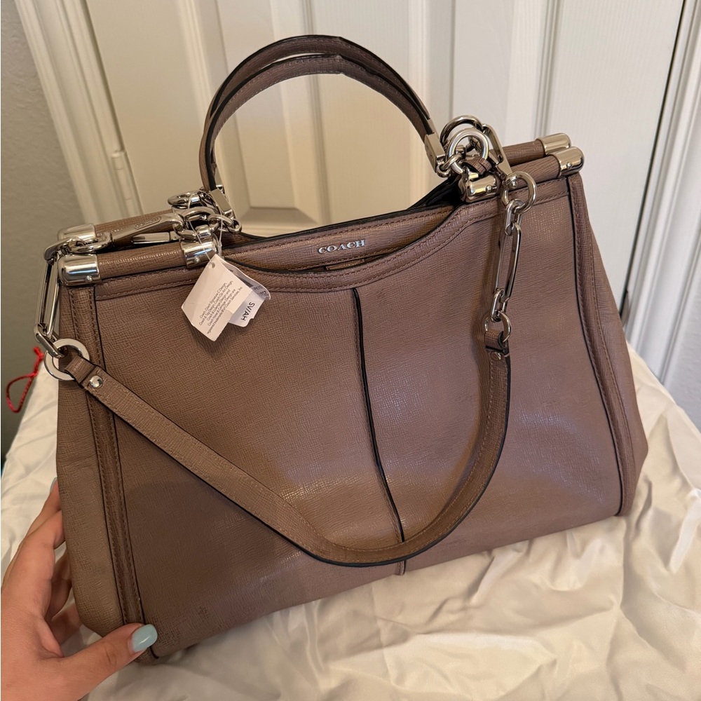 👜 Coach Leather Carryall Crossbody Bag – SV/Ash (Taupe Gray) - Picture 7 of 16